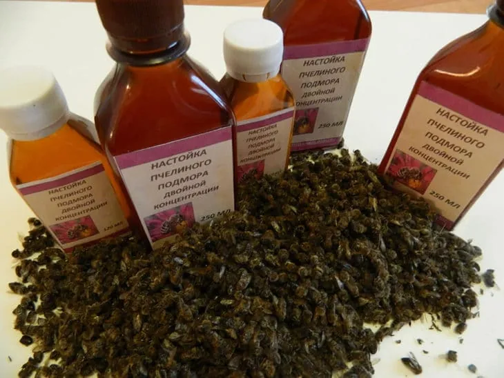 Флаконы с настойкой пчелиного подмора и сухой подмор
